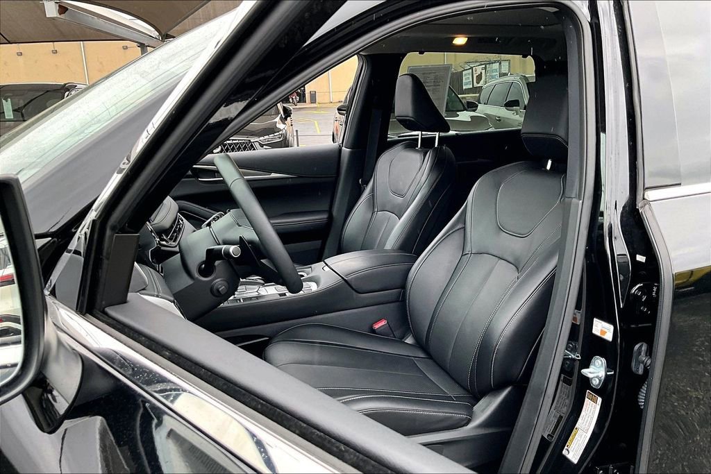 Certified 2025 INFINITI QX60 Luxe image 38