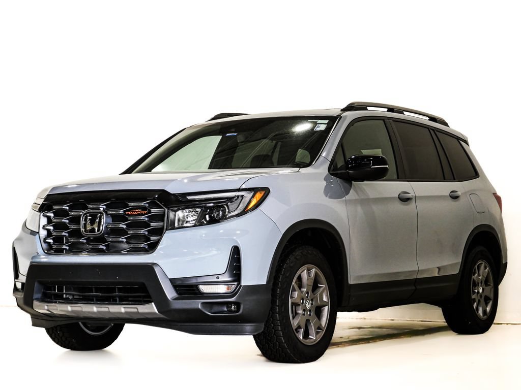 Used 2024 Honda Passport TrailSport image 3