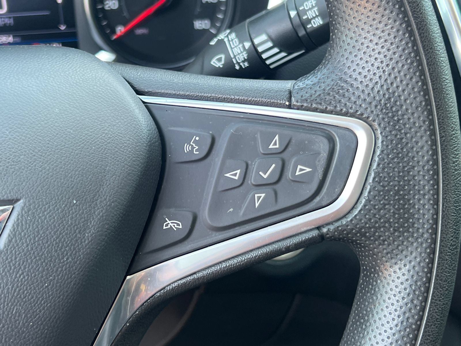 Used 2023 Chevrolet Equinox LT FWD image 27