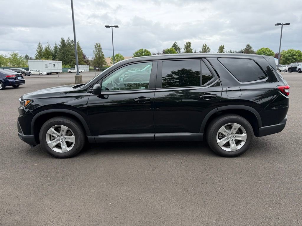Used 2023 Honda Pilot LX image 5