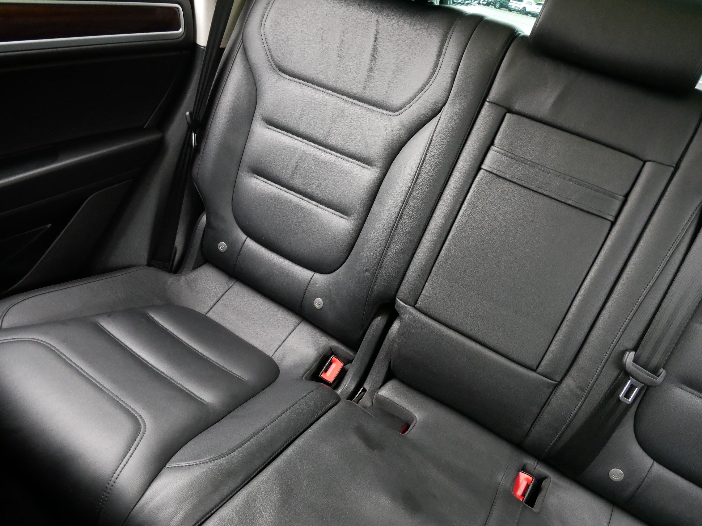 Used 2015 Volkswagen Touareg VR6 AWD/4WD image 12