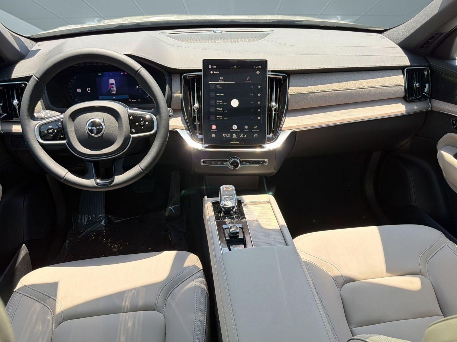 New 2026 Volvo XC90 B6 Plus w/ Protection Package Premier AWD/4WD image 24