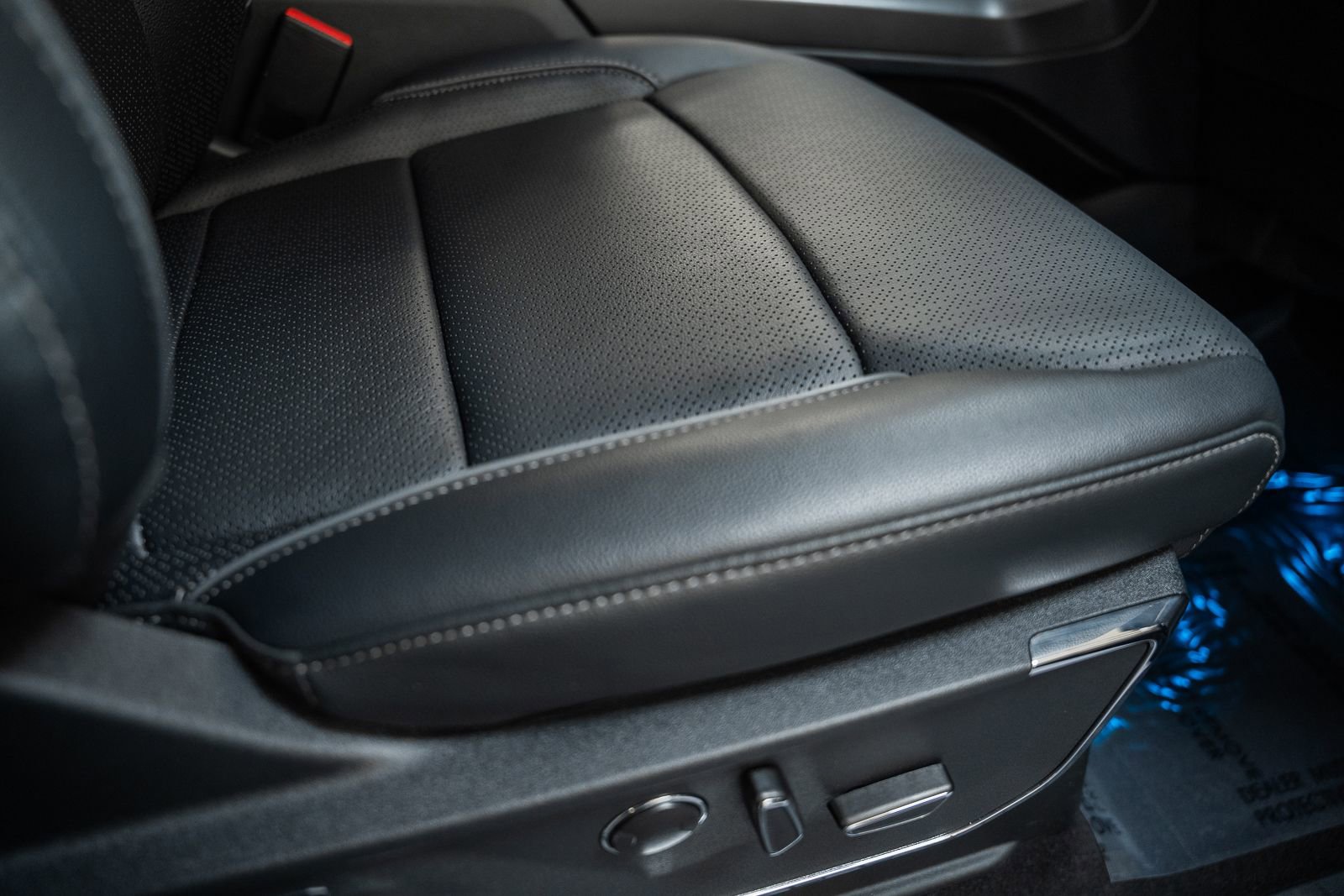 Used 2024 Ford F150 Lariat w/ Equipment Group 502A High image 43