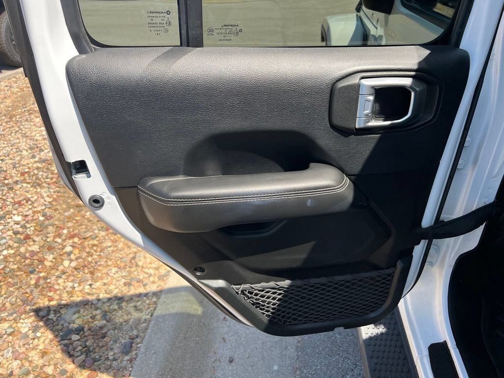Used 2019 Jeep Wrangler Unlimited Sahara AWD/4WD image 18