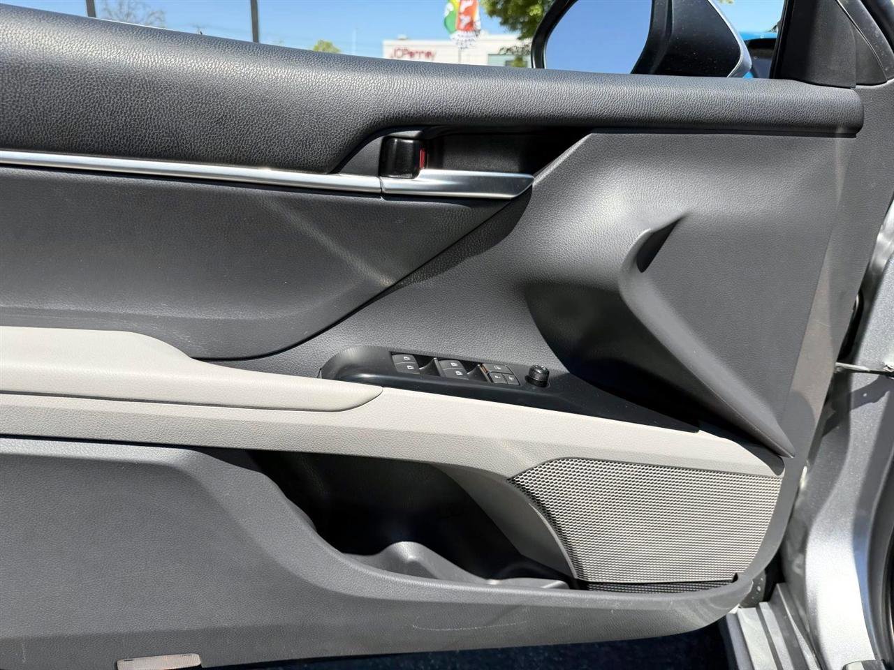 Used 2019 Toyota Camry SE w/ Protection Package (Q2) FWD image 16