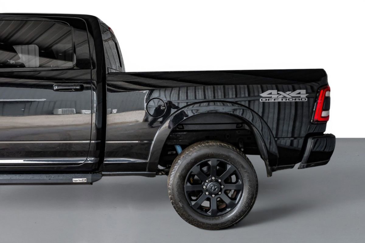 Used 2019 RAM 2500 Laramie w/ Black Appearance Package AWD/4WD image 11
