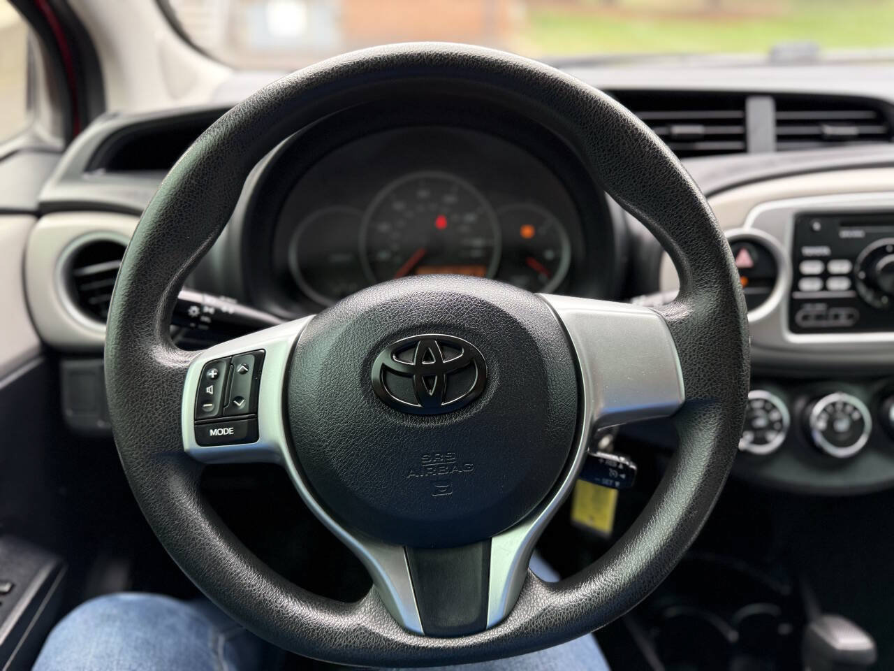 Used 2014 Toyota Yaris LE FWD image 17