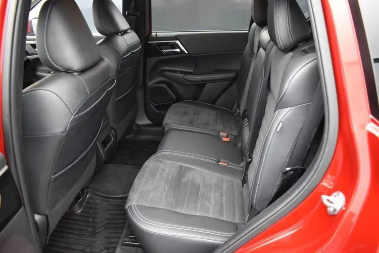 Used 2024 Mitsubishi Outlander FWD image 15