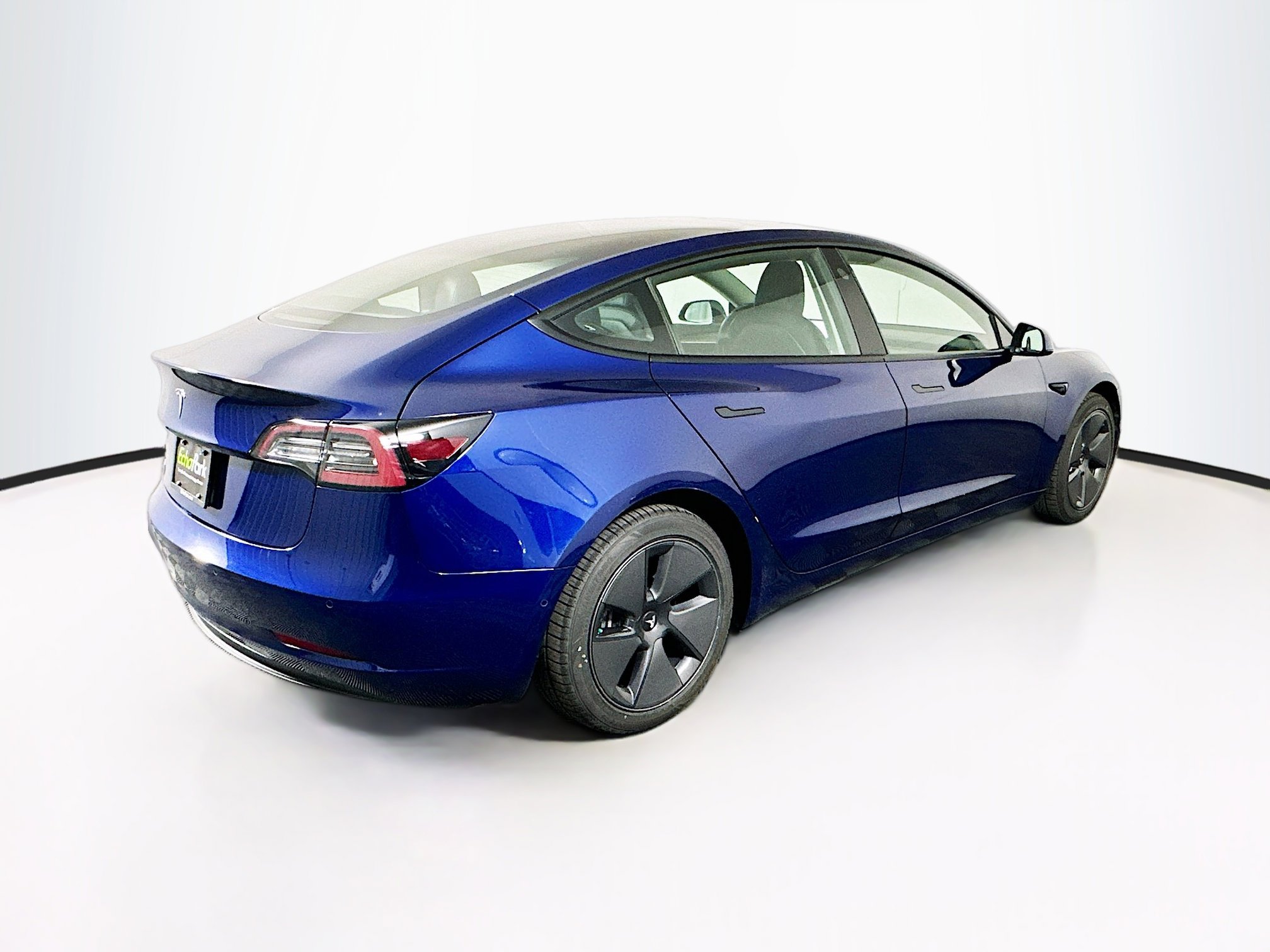 Used 2022 Tesla Model 3 Standard Range Plus image 9