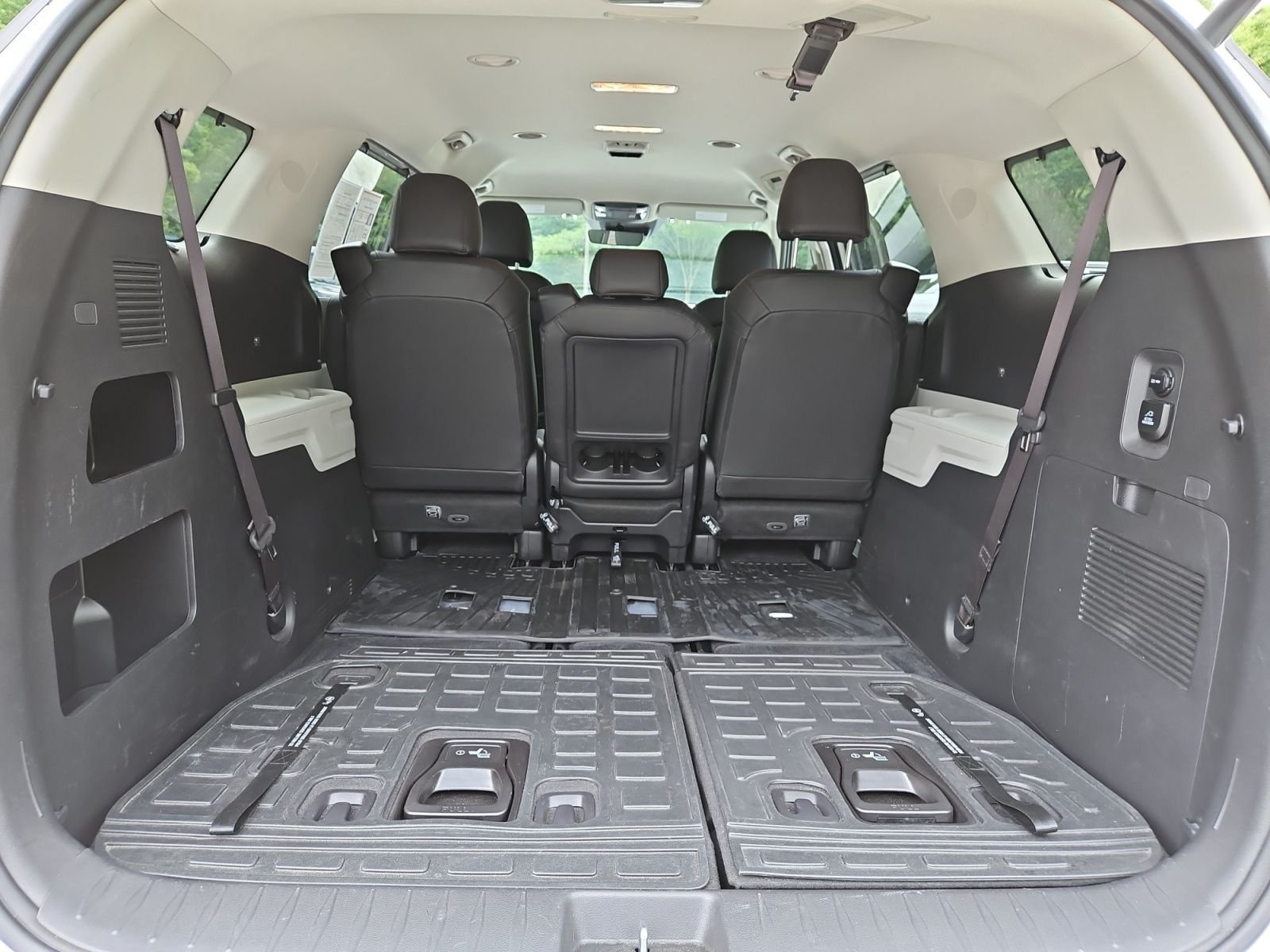 Used 2024 Kia Carnival SX FWD image 19