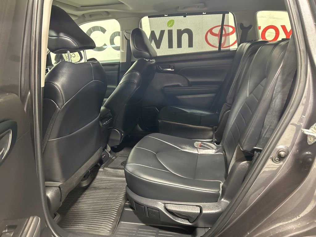 Used 2022 Toyota Highlander XLE image 22