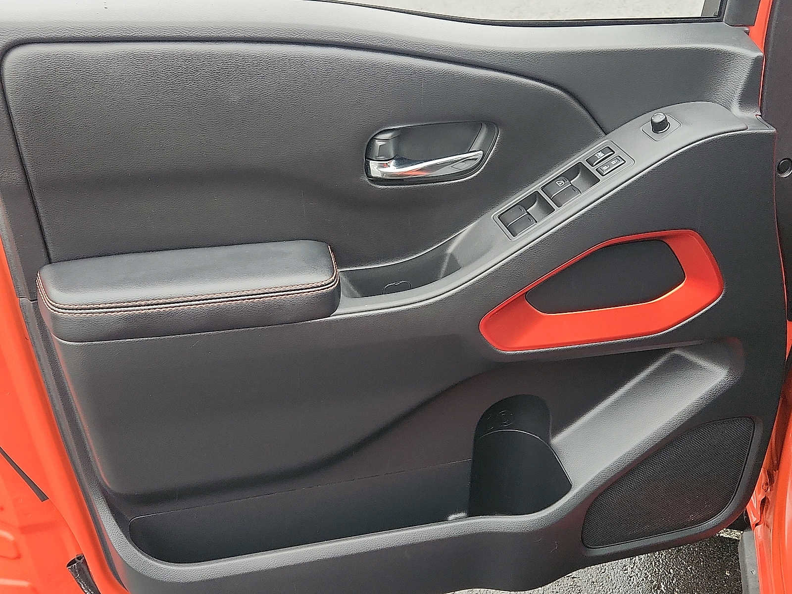 Used 2025 Nissan Frontier PRO-4X image 12