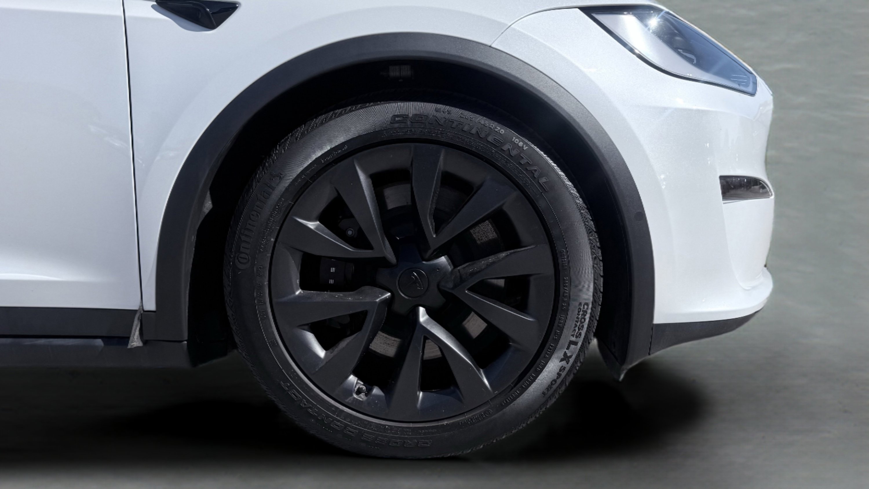 Used 2023 Tesla Model X image 12