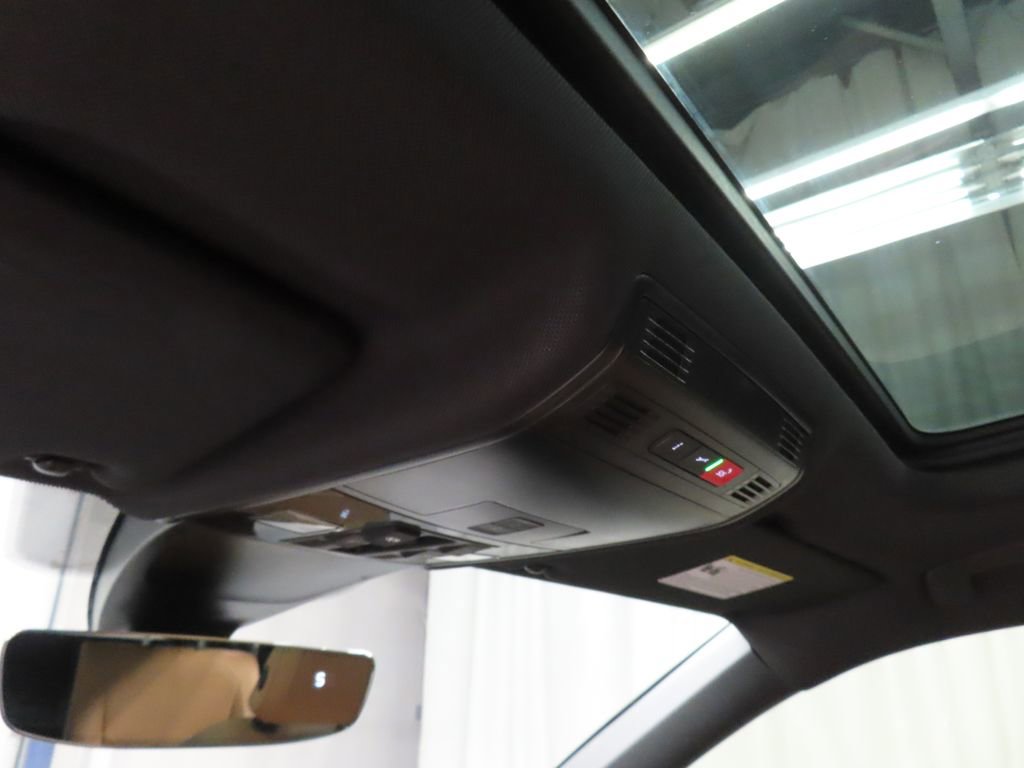 Used 2023 Volkswagen Tiguan SE R-Line image 23