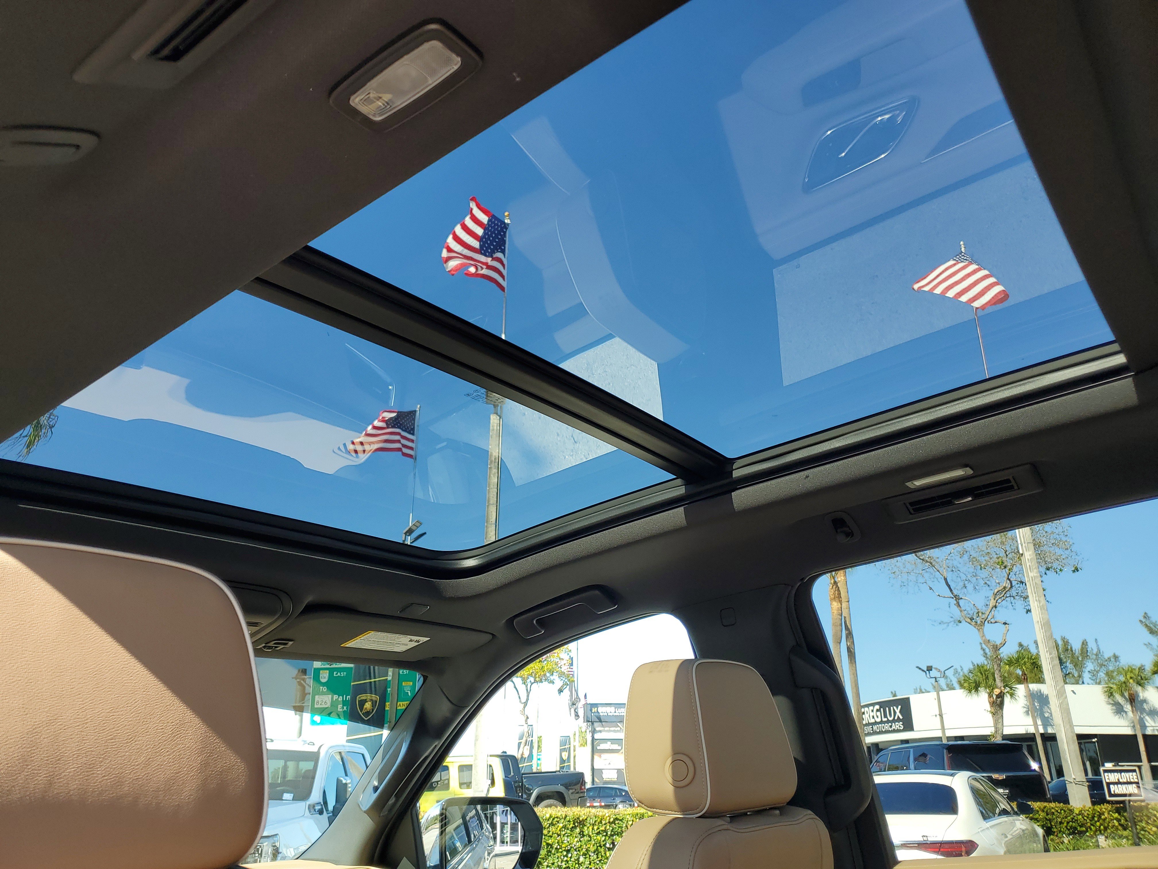 Used 2024 Chevrolet Suburban Premier image 18