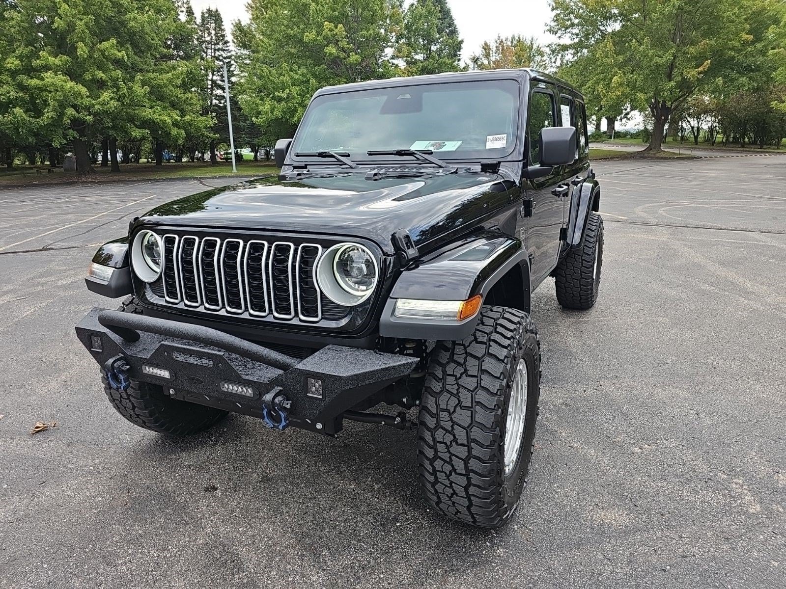 Used 2025 Jeep Wrangler Unlimited Sahara AWD/4WD image 2