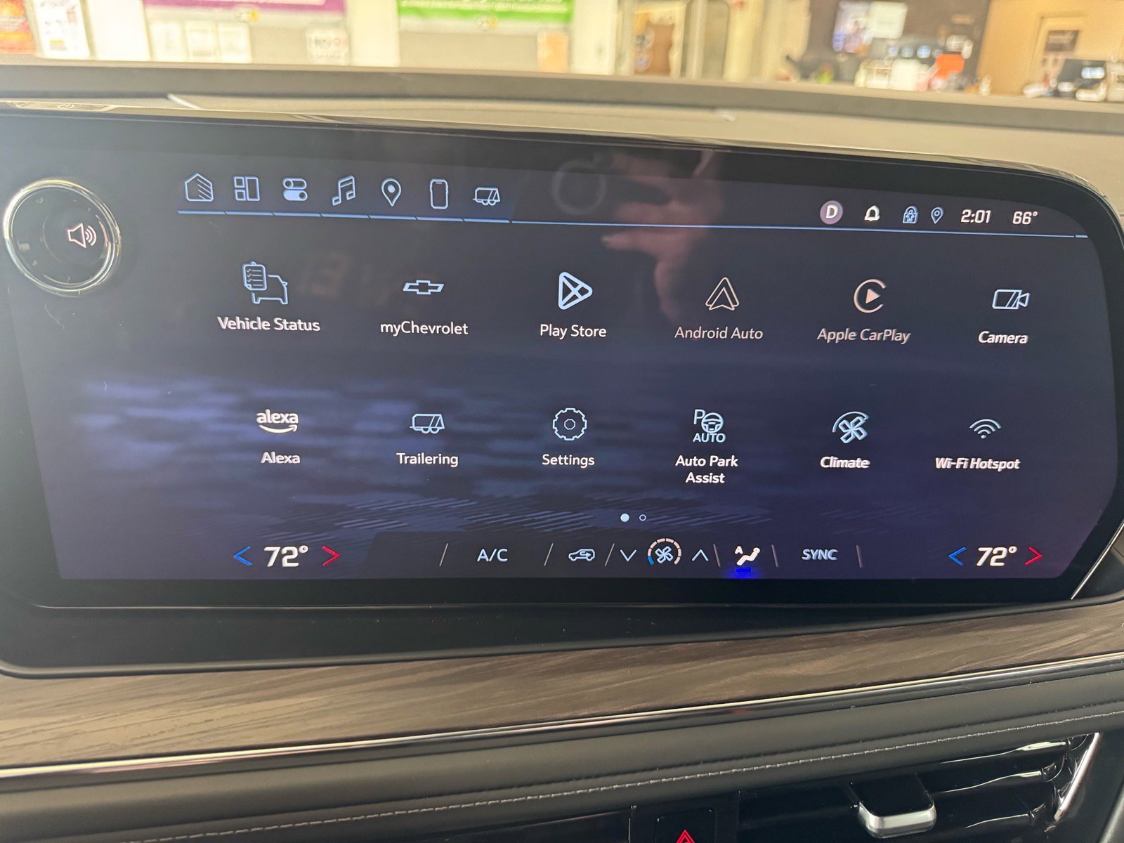 Used 2025 Chevrolet Suburban LS image 21