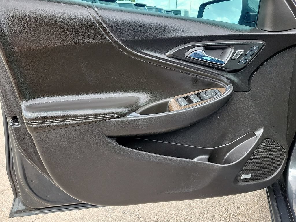 Used 2017 Chevrolet Malibu Premier w/ Premier Sun and Wheel Package FWD image 22