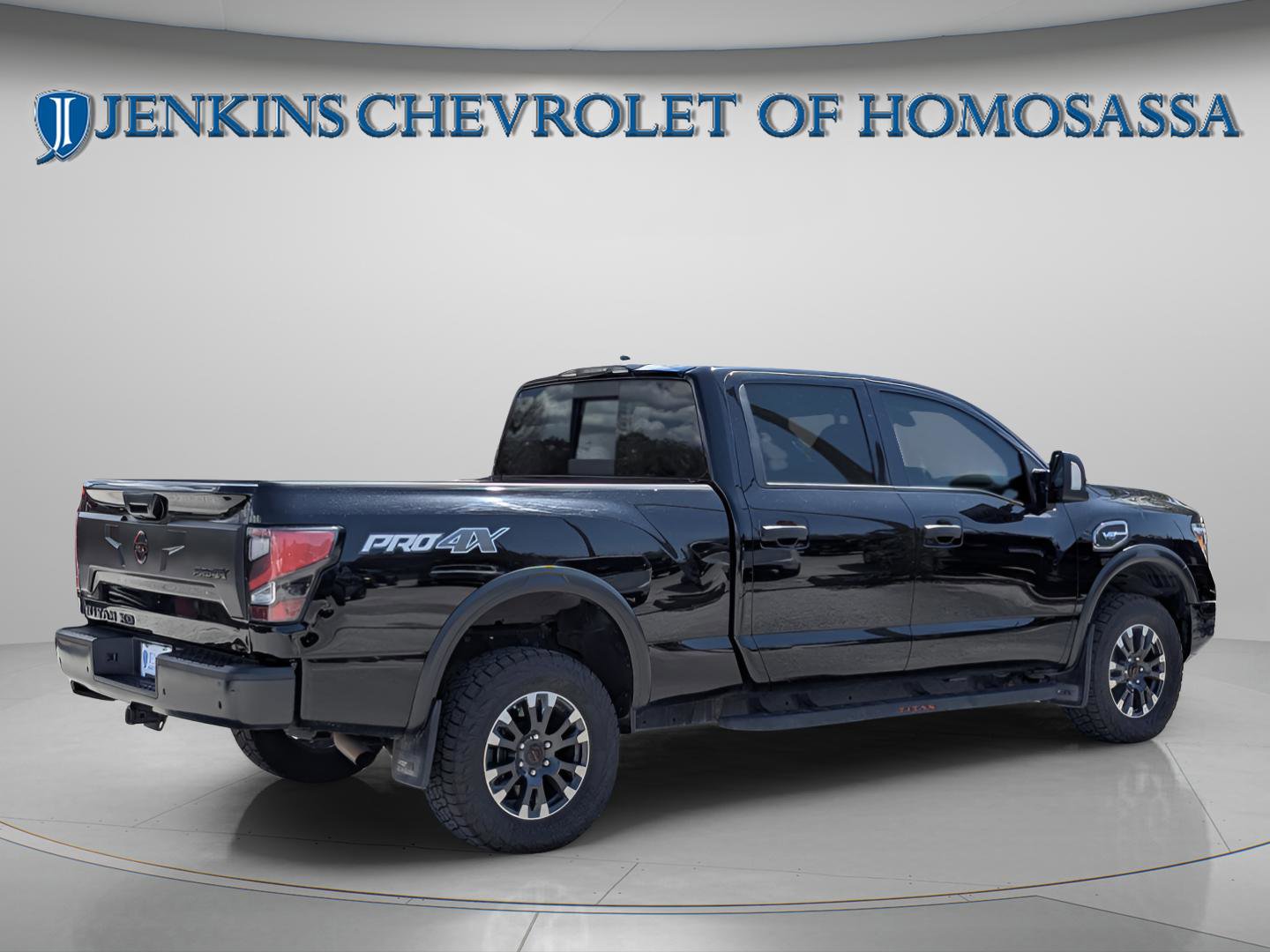 Used 2024 Nissan Titan PRO-4X w/ Pro-4x Convenience Package image 7