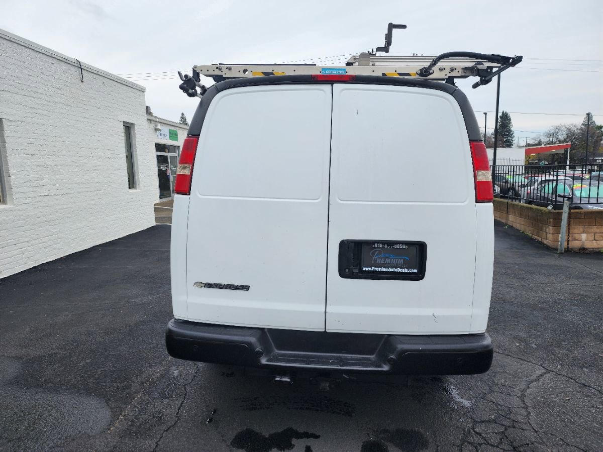 Used 2017 Chevrolet Express 2500 image 4