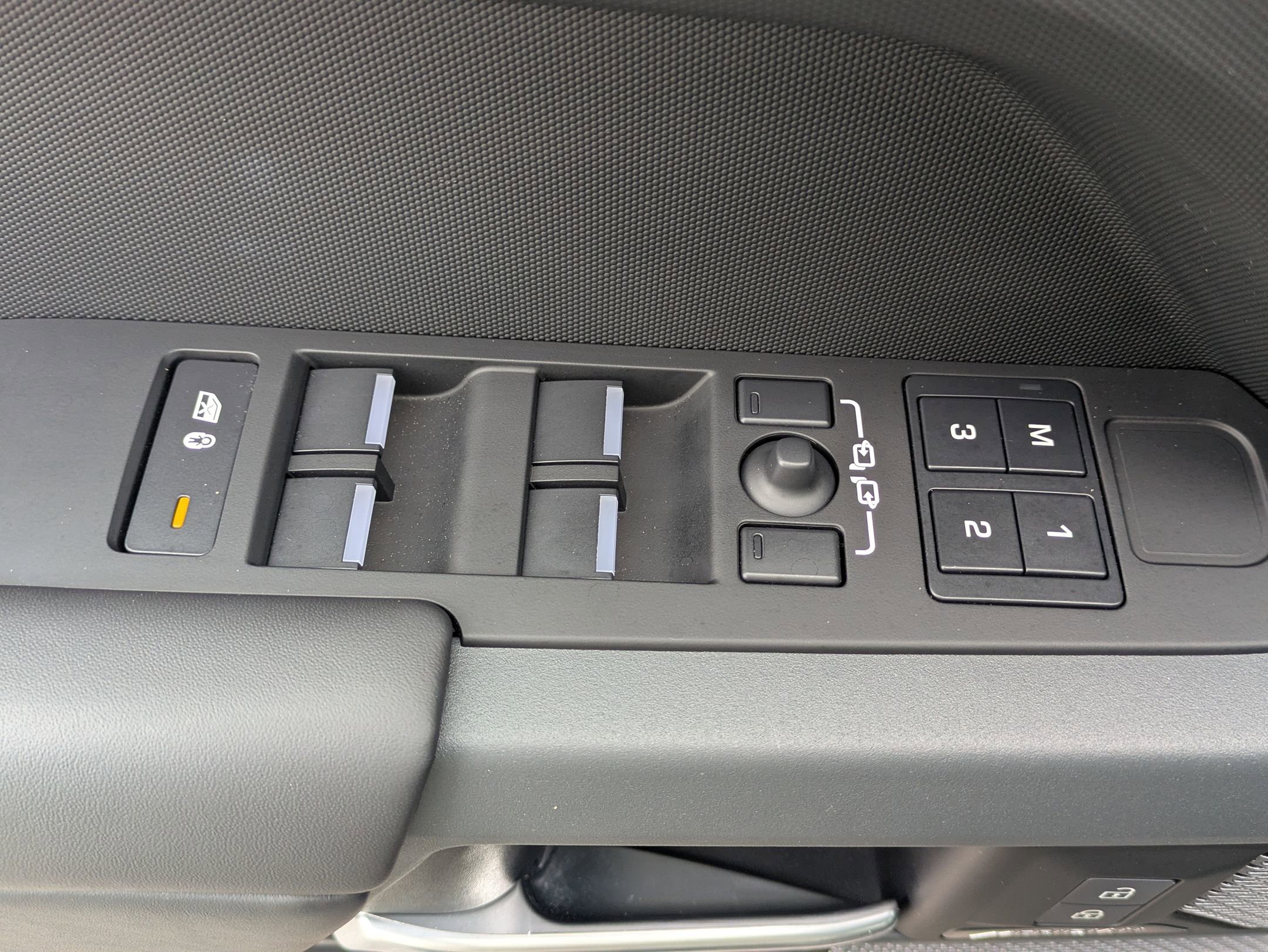 Certified 2024 Land Rover Defender 110 X-Dynamic SE image 22