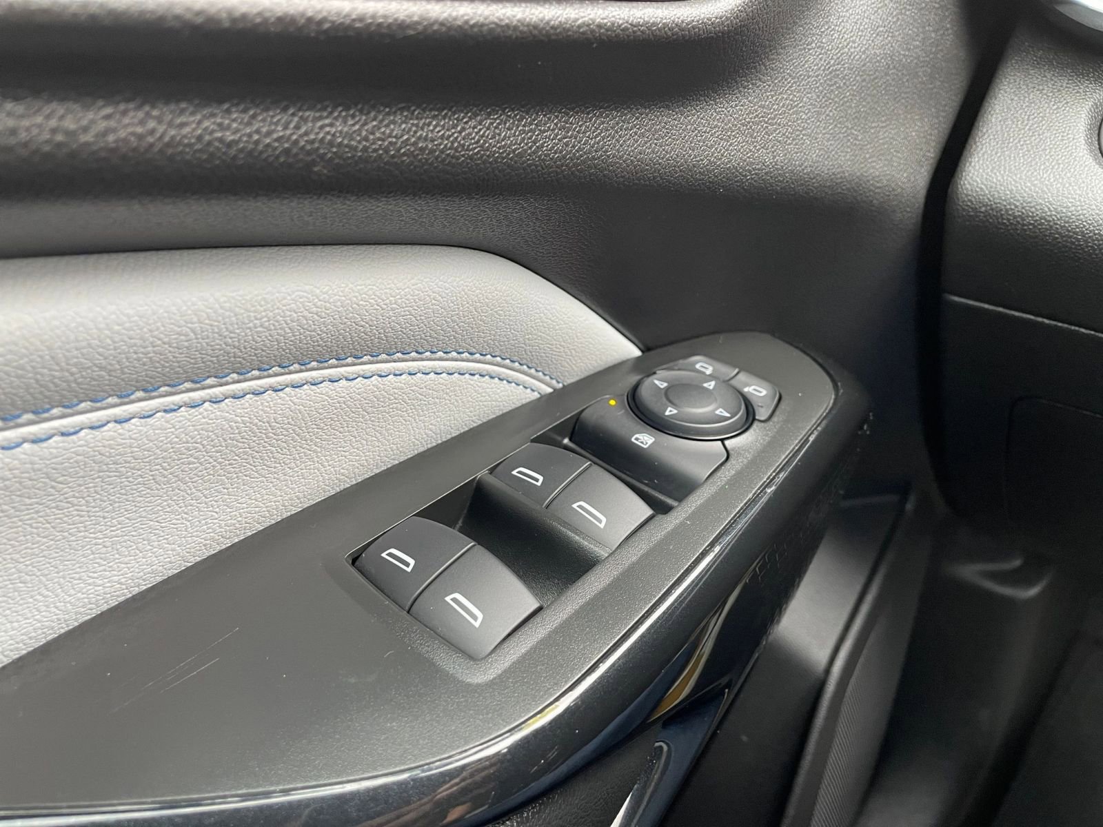 Used 2025 Chevrolet Trax LT w/ LT Convenience Package image 20