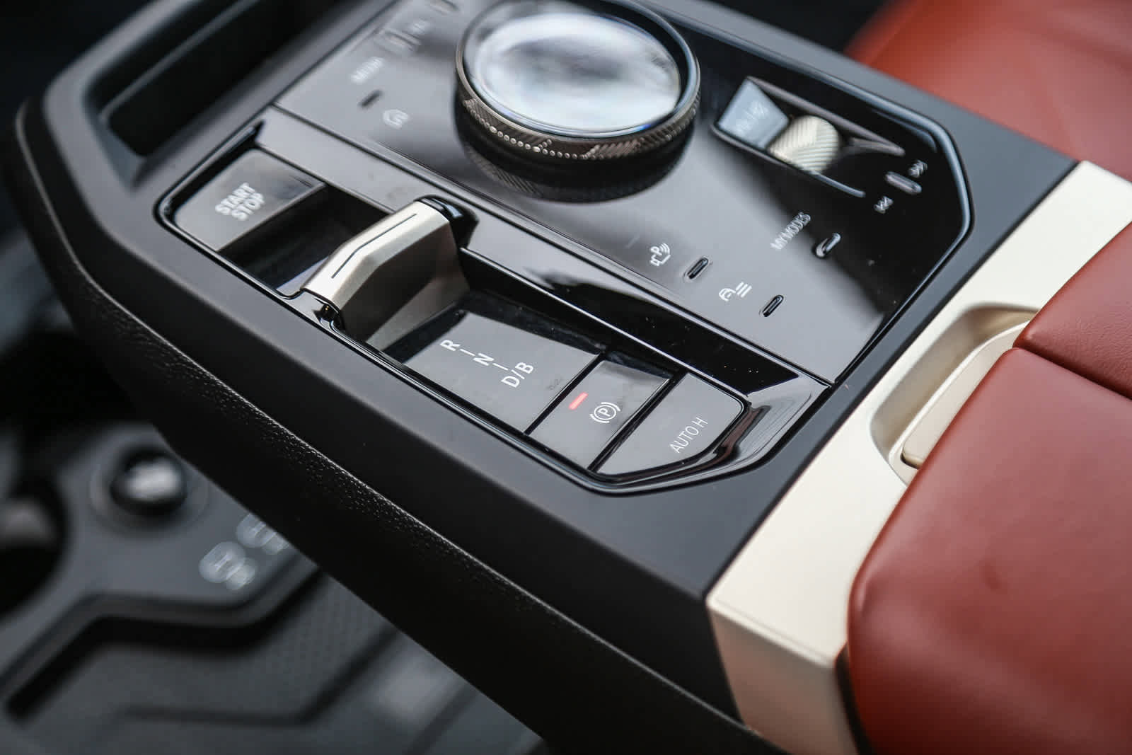 Used 2025 BMW iX xDrive50 w/ Premium Package image 15