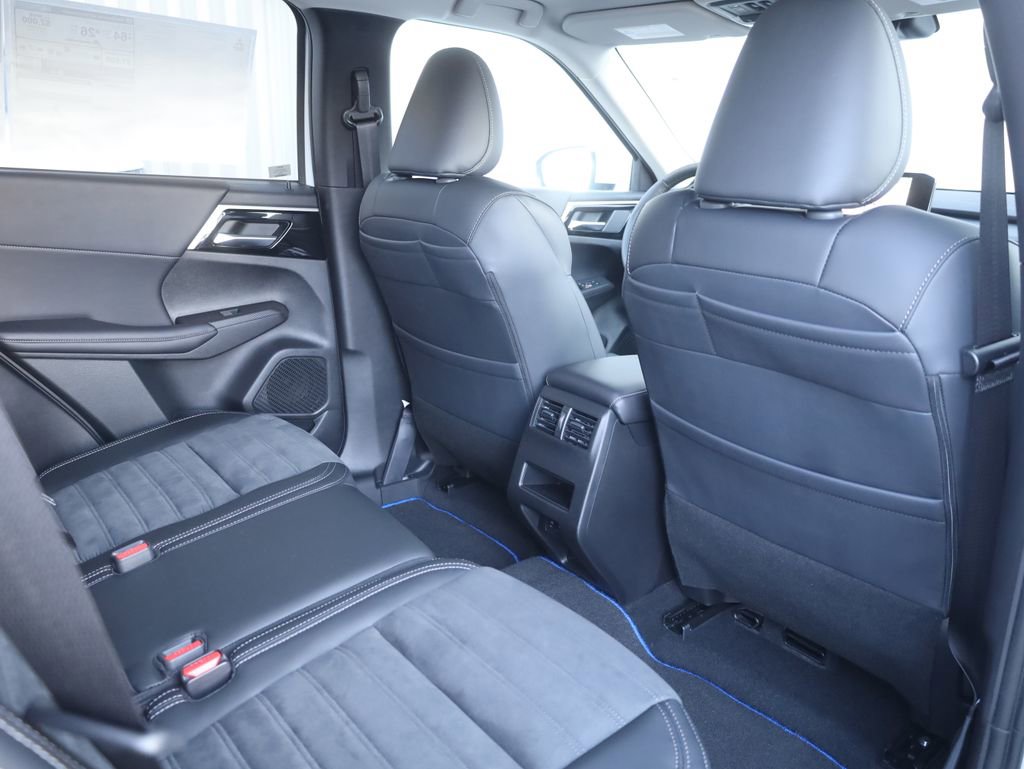 New 2025 Mitsubishi Outlander SE image 17