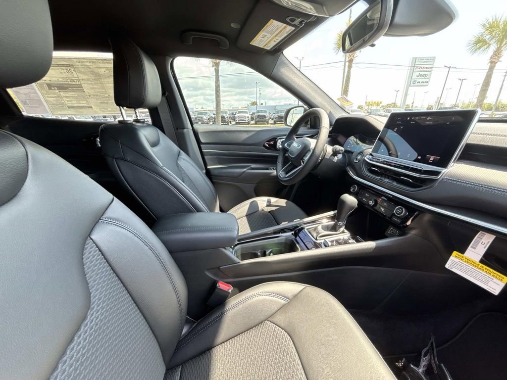 New 2026 Jeep Compass Latitude image 15