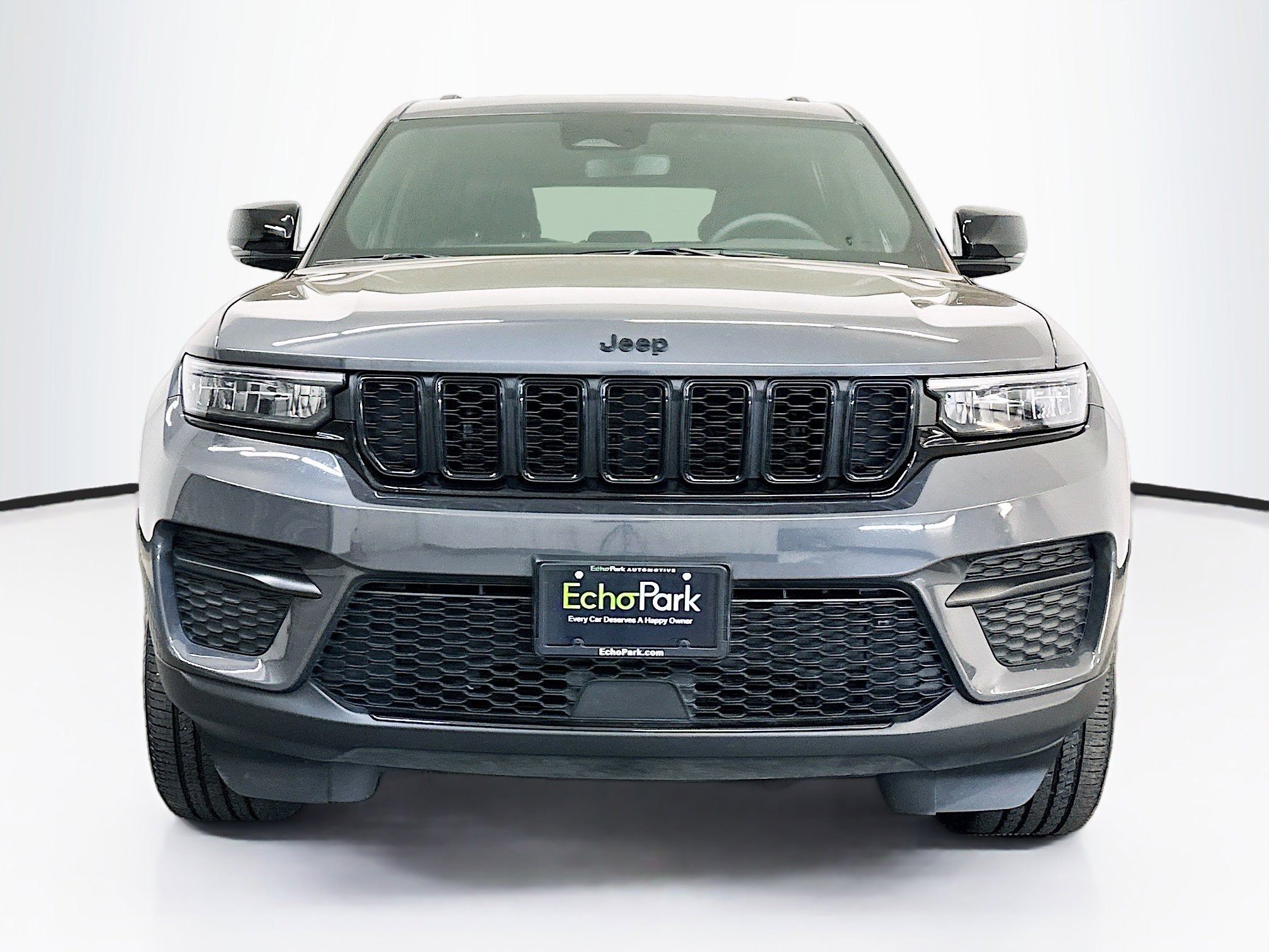 Used 2023 Jeep Grand Cherokee Altitude AWD/4WD image 2