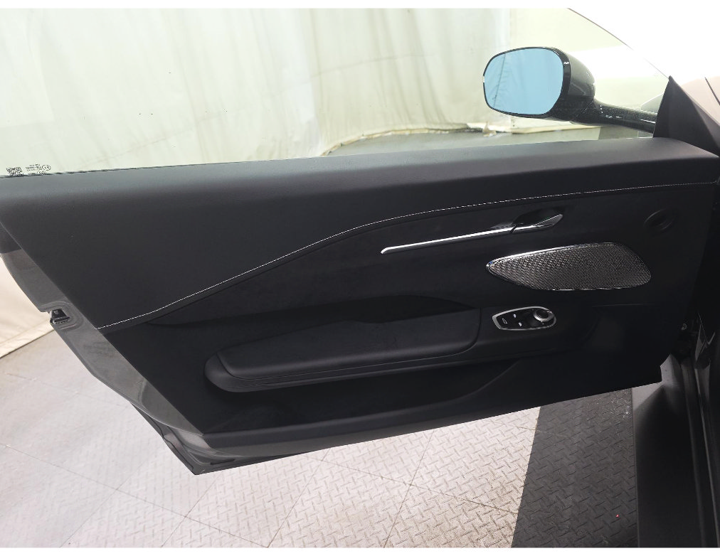 Used 2025 Aston Martin V8 Vantage Coupe RWD image 12