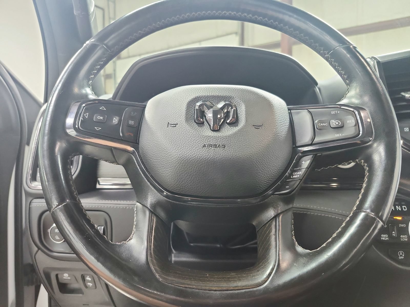 Used 2023 RAM 1500 Limited w/ Body Color Bumper Group AWD/4WD image 25