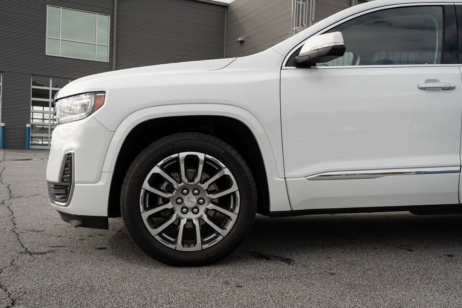 Used 2023 GMC Acadia Denali AWD/4WD image 4