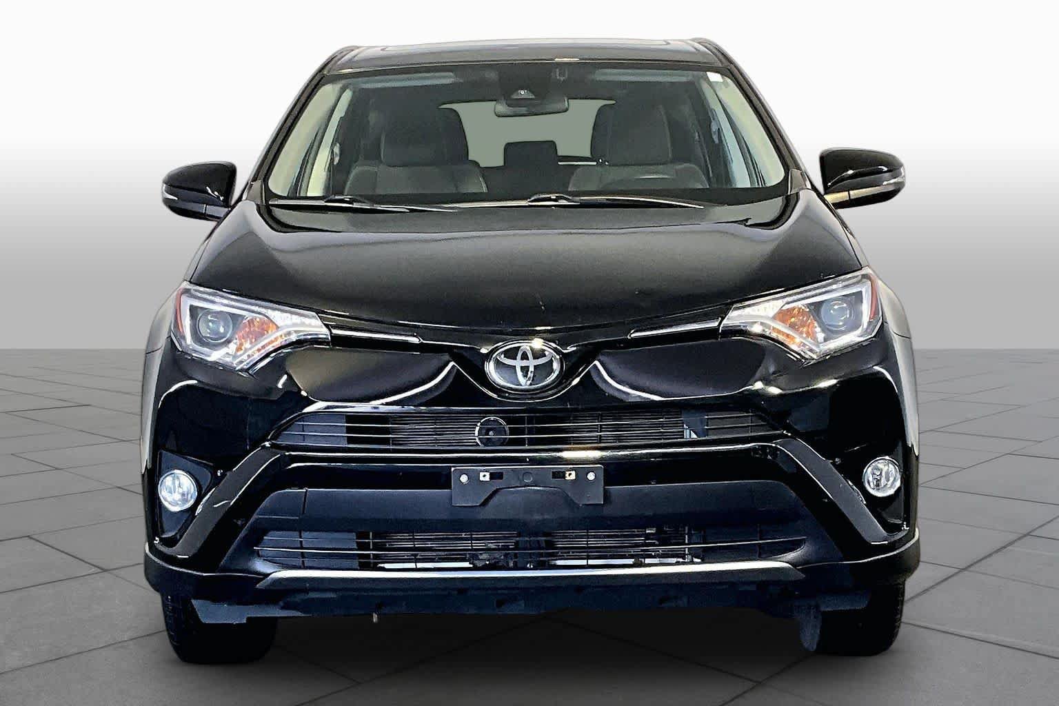 Used 2018 Toyota RAV4 XLE AWD/4WD image 4