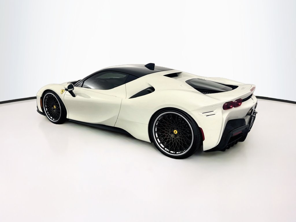 Used 2022 Ferrari SF90 Stradale AWD/4WD image 7