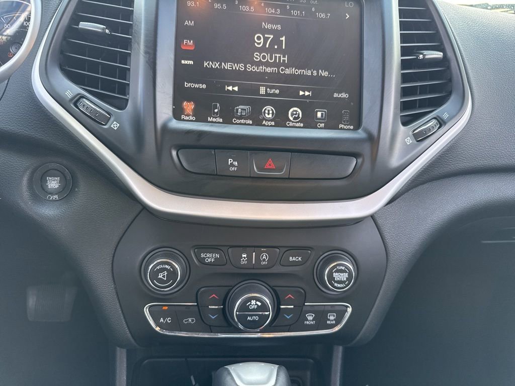 Used 2018 Jeep Cherokee Latitude Plus w/ Comfort/Convenience Group image 14