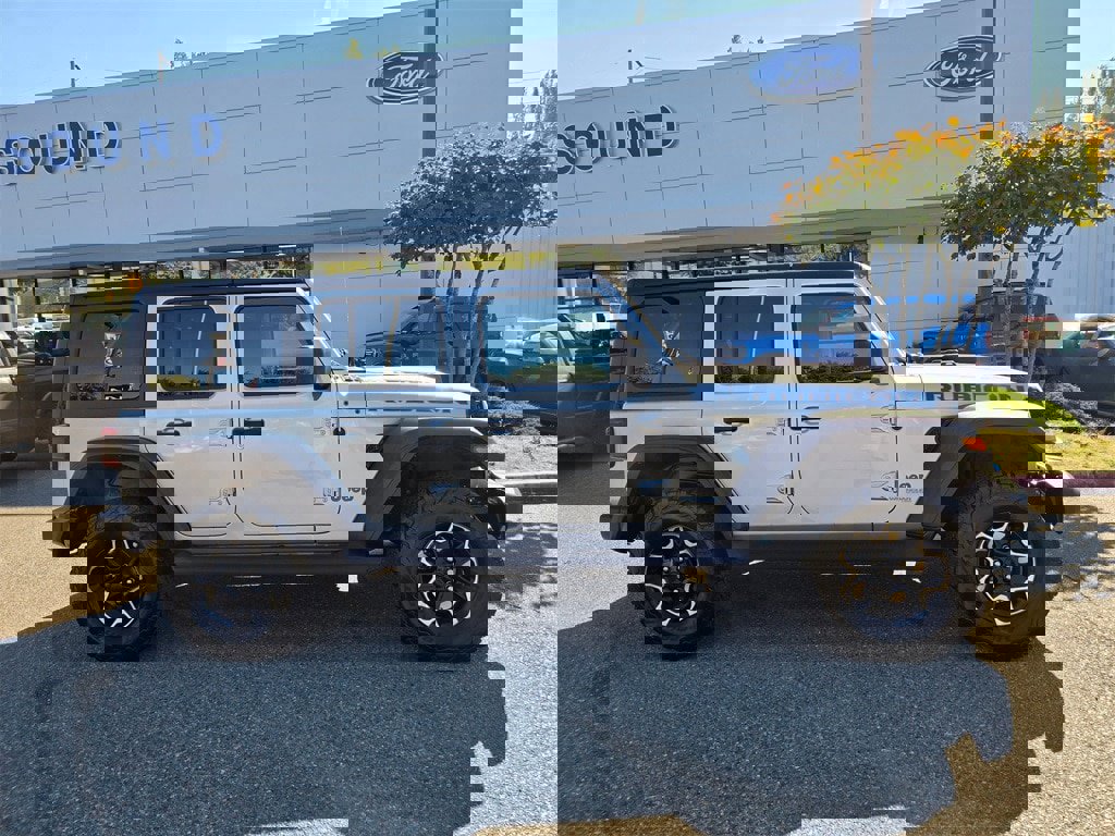 Used 2022 Jeep Wrangler Unlimited Rubicon 4xe w/ Cold Weather Group image 4