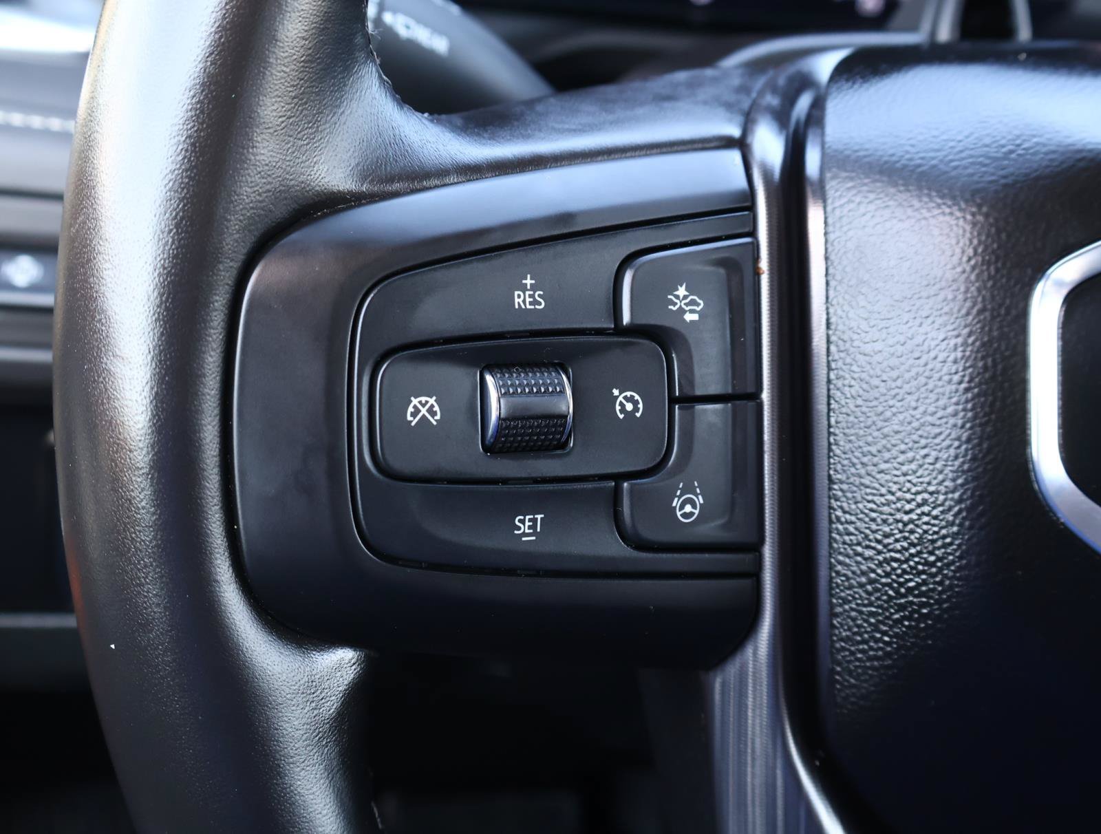 Used 2024 GMC Yukon XL Denali Ultimate AWD/4WD image 33