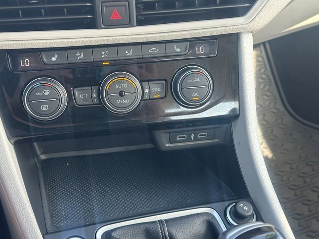 Used 2022 Volkswagen Jetta SE image 26