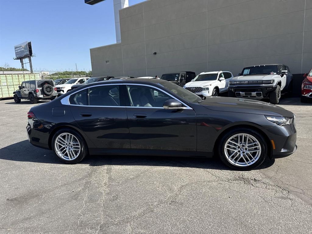 Used 2025 BMW 530i xDrive w/ Premium Package image 2