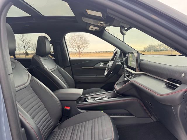 Used 2025 Ford Explorer ST-Line w/ ST-Line Street Pack image 22