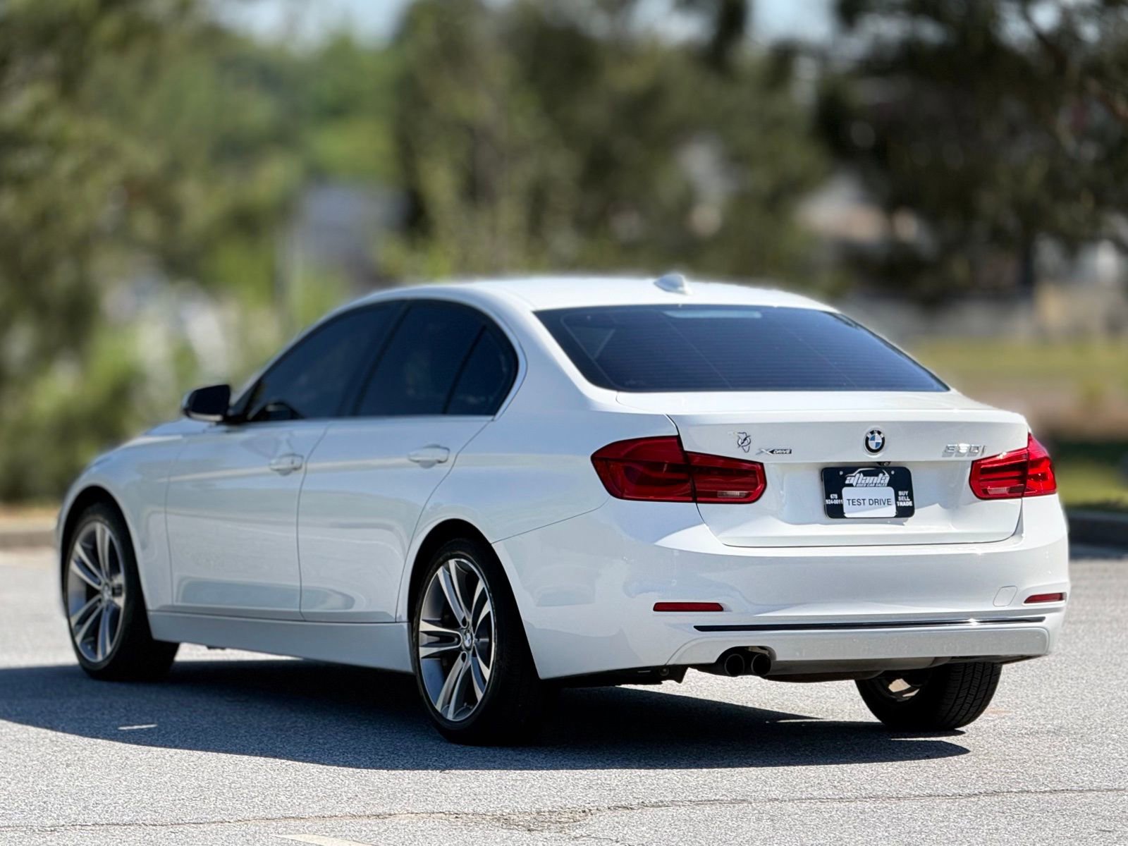 Used 2018 BMW 330i xDrive Sedan w/ Convenience Package AWD/4WD image 10
