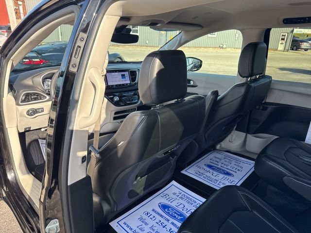 Used 2024 Chrysler Pacifica Touring-L FWD image 31