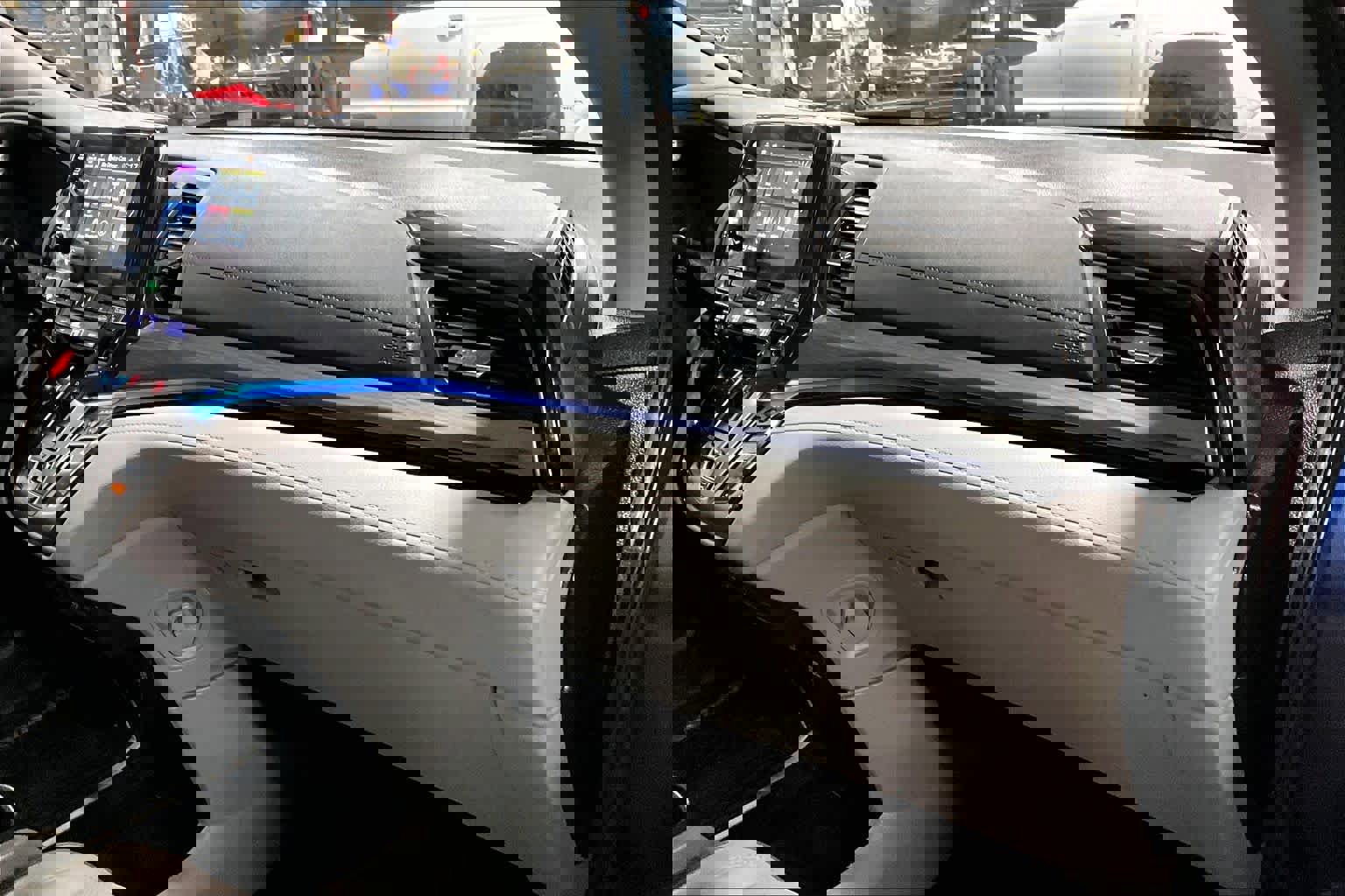 Used 2023 Honda Odyssey Elite image 18