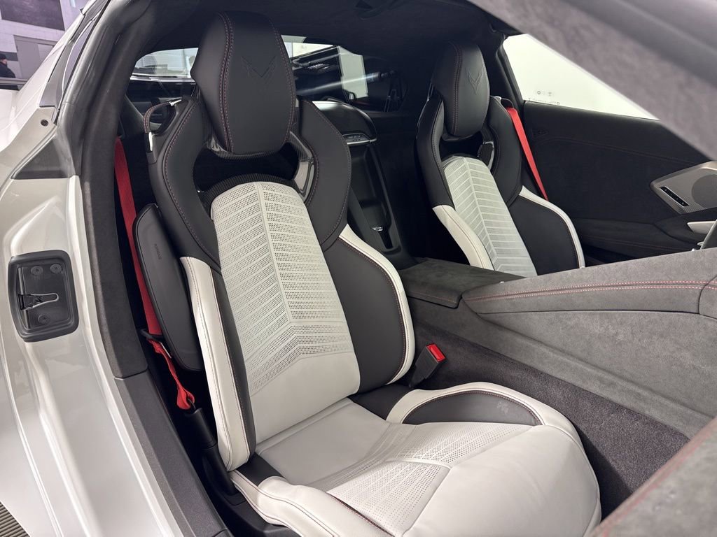 Used 2023 Chevrolet Corvette Stingray Premium Cpe w/ Z51 Performance Package image 17