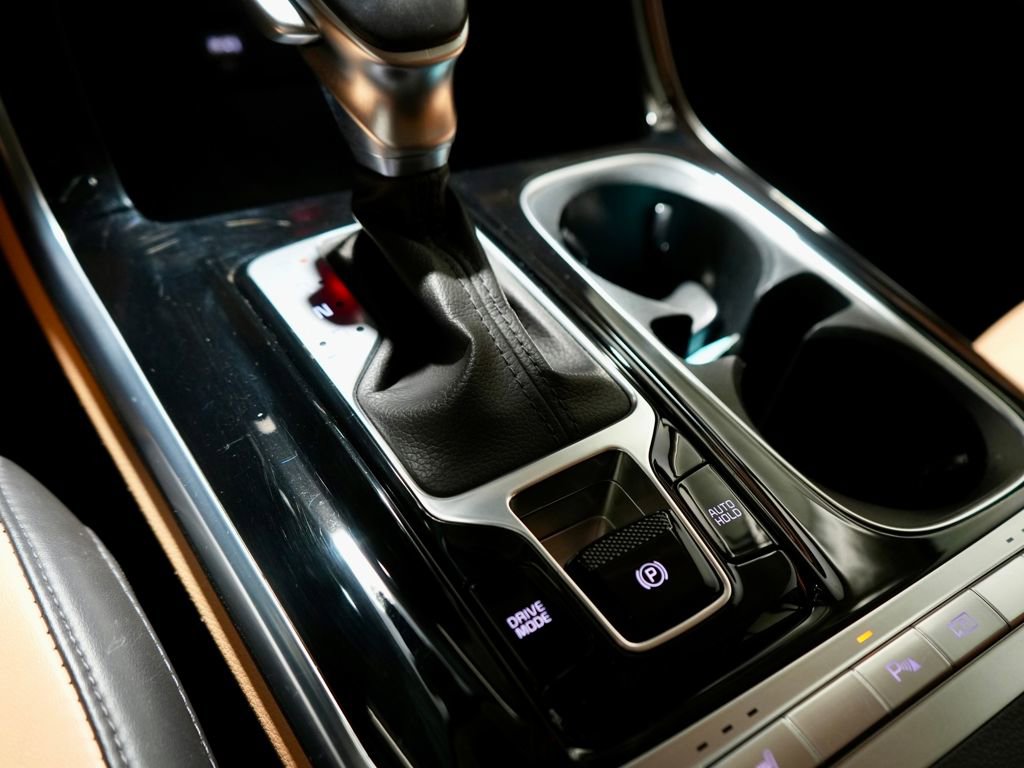 Used 2023 Kia Carnival EX image 22