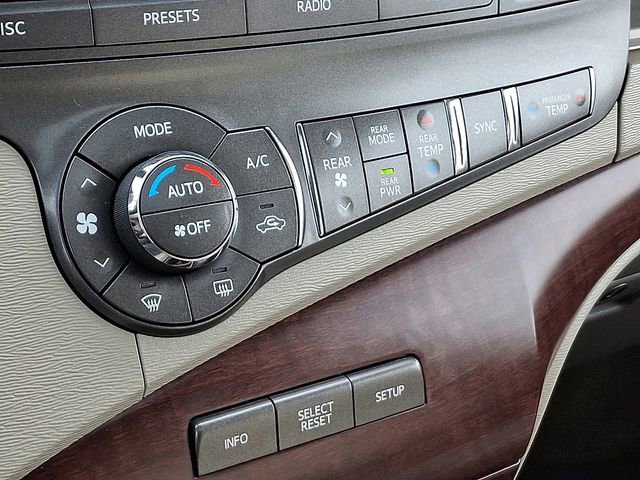 Used 2014 Toyota Sienna XLE image 20