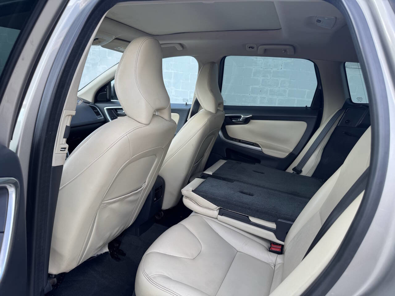 Used 2016 Volvo XC60 T6 w/ Proximity Package image 31