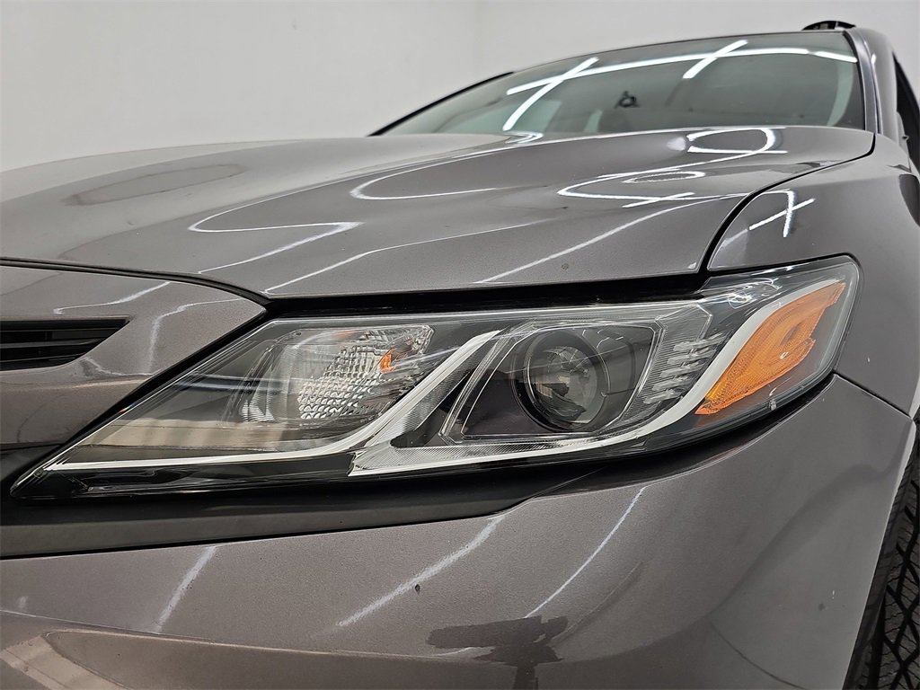 Used 2020 Toyota Camry SE image 33