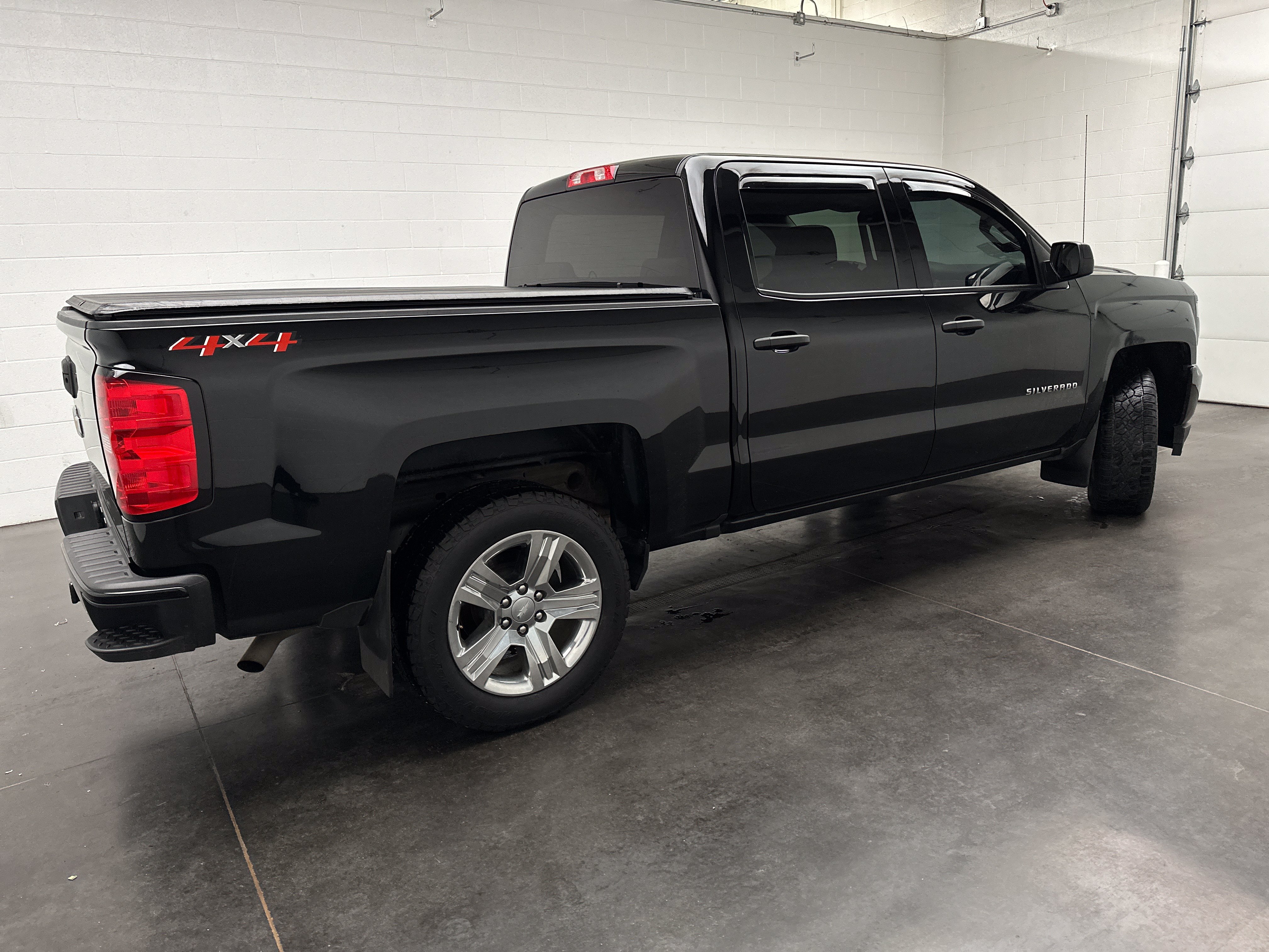 Used 2018 Chevrolet Silverado 1500 Custom w/ Custom Value Package AWD/4WD image 9